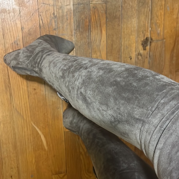 BEAUTIFUL + SEXY GRAY SUEDE OVER THE KNEE BOOTS 💋 - Picture 5 of 5